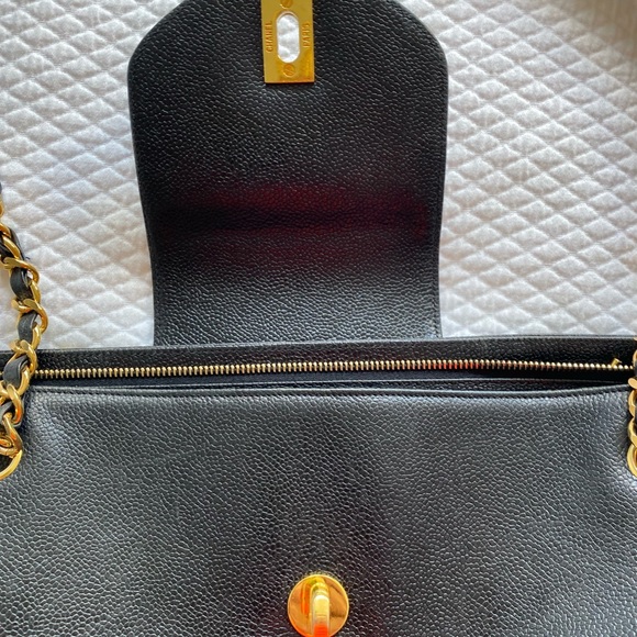 Preowned CHANEL vintage jumbo flap CC turnlock caviar shoulder chain tote bag - Picture 12 of 16